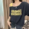 Camiseta Informal de Manga Corta con Estampado de Letras en Contraste, Hombro Descubierto Inclinado, Estilo Coreano de Verano 2025, Top Suelto y Versátil a la Moda