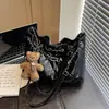 Nova Bolsa Tote de Grande Capacidade para Mulheres, Fashion e Estilosa, Adequada para o Dia a Dia, Bolsa Grande com Alça de Ombro e Transversal Acolchoada, Bolsa de Mão Versátil