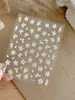Calcomanías para Uñas de Arte Floral Francés en Relieve Flor Blanca Pura Sencilla Flor de Cinco Pétalos Deseo Puro Pequeñas Calcomanías Florales para Uñas con Respaldo Adhesivo