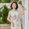 Moda Verão para Mães Blusa de Cetim de Seda que Cobre a Barriga Conjunto de Duas Peças Conjunto de Camiseta de Alto Padrão com Sensação de Gelo para Mulheres de 50 Anos