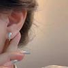 [Mariposa de agua fría transparente] Pendientes de mariposa azul con gotas de aceite degradado Pendientes de estilo nacional retro avanzado Pendientes dulces y frescos