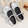 Bailarinas Plateadas con Lazo para Niñas 2026 Primavera Nuevos Mary Janes Planos Franceses Zapatos de Cuero Retro