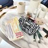 Bolso de mano retro con estampado de cebra para mujer Otoño 2026 Bolso cuadrado pequeño simple urbano Bolso de mano Bolso de muñeca