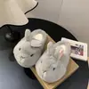 Pantuflas esponjosas 2026, diseño de conejito lindo, estilo nuevo de alta calidad, perfectas para niñas, de felpa y cálidas para usar en interiores en otoño e invierno, con suela gruesa y suaves