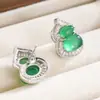 Nuevos Pendientes de Calabaza de Jade Hielo Estilo Chino con Incrustaciones de Plata y Calcedonia Verde Hielo Translúcido Forma de Huevo Rodeado Completamente de Diamantes Diseño Incrustado Pendientes de Fortuna y Prosperidad para Mujer