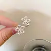 Anillo de Flor Hueca para Mujer, Diseño Nicho, Estilo Ins, Moderno y Versátil, Anillo Abierto Apilable, Popular Anillo para el Dedo Índice