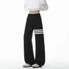 Nova coleção de outono: calça de moletom masculina com textura de tricô e estampa de escamas de dragão, com três listras, cós elástico, cordão, corte solto e design de perna reta para uso casual