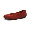 Zapatos Weiwei Lady 8293-1 con punta dividida elegantes para mujer, zapatos planos retro de gamuza, zapatos de tacón de pezuña de cerdo bajos