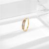 Anillo Geométrico Blanco de Concha Marina Acero de Titanio Estilo Japonés y Coreano Elegante Simple Diseño para Mujer Sentido de Diseño Nicho Acero Inoxidable Dorado 18k Anillo de Moda