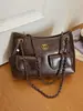 Bolso retro de ante a la moda 2026 nuevo bolso cruzado versátil para mujer con un toque de alta gama para ir al trabajo, bolso de hombro único bajo el brazo