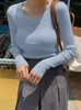 Camiseta redonda popular europea y americana para mujer, top casual de alta gama, color liso, diseño acanalado elástico, camiseta de manga larga para usar por fuera