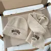 Conjunto de Bufanda y Gorro de Punto Estilo Coreano para Niños, Set de 2 Piezas para Niños y Niñas, Letras Bordadas, Color Sólido, Gorro de Bebé Versátil para Invierno