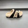 Chinelos de Algodão Abertos com Fivela Fashion Outono/Inverno Sapatos de Solado Grosso para Mulheres Pelúcia Lã de Cordeiro Estilo Coreano Tira Única 2026