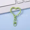 Llavero con Figura de Corazón de Melocotón Pintado de Colores Forma de Ocho Accesorios Hebilla de Aleación Joyería para Llavero Hebilla Venta al por Mayor