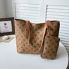 Nova bolsa tiracolo de design nicho retrô minimalista 2026 para mulheres, bolsa de ombro de grande capacidade, bolsa tote portátil para o dia a dia