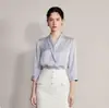 Traje de camisa satinada de alta gama AD para mujer, nueva colección 2027, adecuado para ocasiones formales y el trabajo, con una abertura y una falda ajustada - un conjunto completo