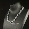 Nuevo collar de cobre con piedras de circonia, presentando un delicado diseño de una sola capa en forma de lágrima, ofreciendo una pieza de joyería de estilo corto de lujo ligero, moderna y elegante