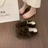 Sapatos femininos externos brancos e fofos, modelo outono/inverno 2026, mules fechados sem cadarço, pantufas de algodão quentes e felpudas