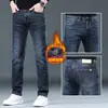 Jeans masculino de alta qualidade, forrado com fleece e espessado, novo modelo outono e inverno 2026, calça longa justa reta, elástica, lavada