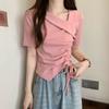 2024 Verão Novo Irregular Oblíquo Colarinho Cordão Camiseta de manga curta Design feminino Niche Chic Short Top