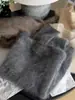 Suéter tejido de punto de piel de mapache con cuello redondo gris para mujer, nueva colección otoño/invierno 2026, con diseño de solapa, corte relajado y tejido engrosado para usar en invierno