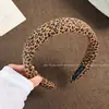 Diadema retro de alta calidad con dientes para otoño e invierno para mujer, diseñada para realzar la apariencia de la coronilla, nuevo estilo 2026, antideslizante, accesorio para el cabello versátil