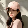 Gorra de Béisbol con Bordado de Letras de Moda Estilo Coreano 2026 Versátil para Viajes al Aire Libre Sombrero de Protección Solar Moda para Mujer