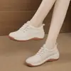 Sapatos Slip-On Femininos 2026 Primavera Novos Versáteis Moda Solado Macio Leves Antiderrapantes Esportivos Viagem Sapatos Preguiçosos