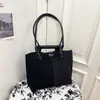 Bolso Cubo Portátil de Contraste de Color Retro Francés Transfronterizo Nuevo para Mujer Otoño e Invierno Versátil para el Trabajo y los Viajes Bolso Cruzado