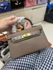 Elegante bolso Kelly con hebilla plateada y diseño de mano 2026 nueva moda para mujer, bolso de mano de segunda generación con hebilla dorada, bolso de hombro y cruzado