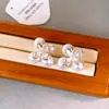 Aretes de Perla Floral Rocío Estilo Francés Retro Flor de Perla Pendientes Ligeros de Lujo Simples Elegantes Pendientes de Moda Versátiles Accesorios para Pendientes