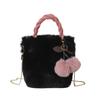 Bolsa de Pelúcia Coelho Bolsa de Cereja Bolsa de Mão Fofa Feminina 2025 Estilo Coreano Nova Bolsa de Ombro Transversal Outono e Inverno