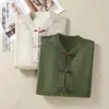 Toma real del nuevo atuendo de té Zen retro estilo chino de otoño 2026, top casual de color liso holgado con bolsillos abotonados