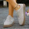 Zapatos casuales europeos y americanos diseño de cordones talla grande deportivos primavera y otoño transfronterizos estilo nuevo suela plana zapatos de entrenamiento alemanes 2025 zapatos de plataforma para mujer