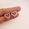 Aretes de Amor Roto Plateados Aretes de Nicho Femeninos 2024 Nuevo Sentido de Alta Gama Aguja de Plata Corazón de Durazno Hueco Estilo Dulce