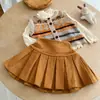 Conjunto de Menina Limão para Bebê Outono Novo Estilo Bebê Estiloso Colete Xadrez com Diamantes Camisa Básica Saia Plissada Conjunto de Três Peças Estilo Coreano