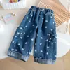 Calça Jeans Infantil com Estampa de Coração 2026 Outono Nova Moda Solta Wide-Leg Azul para Bebês