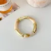 Moda Creativa Popular Europeo y Americano Versátil Elástico Resina Empalme Pulsera de Puño de Tubo Curvo para Mujer Accesorios de Pulsera de Cuentas