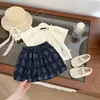 Conjunto de Dos Piezas Fresco Bordado Estilo Coreano para Niñas, Atuendo de Verano para Bebés y Niños Pequeños, Camisa Estilo Muñeca con Mangas Abullonadas Combinada con Shorts Azules Marinos Estampados