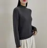 Camisa Base de Veludo Andi Designer para Mulheres, Novo Suéter de Malha Macia com Manga Longa para Outono/Inverno, Gola Semi Alta e Detalhe de Strass