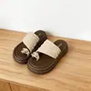 Chanclas de Playa Suaves con Suela Blanda, de una Sola Tira y Plisadas, para Usar con Faldas, Nuevas Sandalias de Suela Gruesa para Mujer Verano 2025