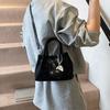 Bolso Tejido a Mano Xiaozhong para Mujer 2025 Nueva Moda de Primavera Combinable Textura de Alta Gama Cesta de Verduras Bolso Bandolera
