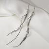 Pendientes largos elegantes para mujer, de plata de ley S925, con forma de cara delgada, con borlas onduladas de plata para todo el cuerpo, simples y súper hada.