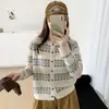 Casaco Cardigan de Tricô Jacquard com Gola Redonda Vazada Feminino 2026 Outono Inverno Novo Design Solto Redutor de Idade