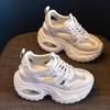 Sandálias Esportivas Romanas Baotou para Mulheres 2025 Novo Estilo de Verão com Recortes em Malha Respirável Salto Grosso Aumento Interno Casual Sapatos de Pai