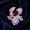 Broche Luxuoso Estilo Joia Flor Íris Rubi, Luxo Leve e Requintado Acessório para Smoking, Corsage Floral de Alta Qualidade