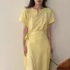 Foto Real de Estilo Coreano Chique, Suave e Fresco, Vestido Curto de Manga Curta com Decote V e Amarração na Cintura, Ops em 3 Cores