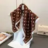 Pañuelo pequeño cuadrado de algodón y lino con estampado paisley en blanco y negro para mujer, adecuado para primavera, otoño e invierno, pañuelo para el cuello