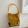 Nova Bolsa de Ombro Único para Axila em Camurça Macia Estilo Ins Japonês e Coreano 2025 para Mulheres, Fashion, Casual, Simples, Versátil Bolsa Saco