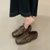Mocassins de Couro com Franjas Esculpidas e Solado Grosso para Mulheres, Cor Preta Versátil Retrô que Aumenta a Altura, Bico Quadrado